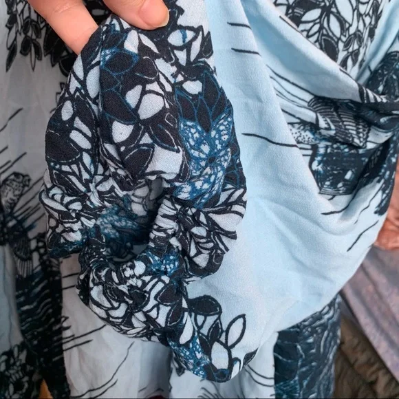 Free people size XS blue bird and feather top - Picture 6 of 9